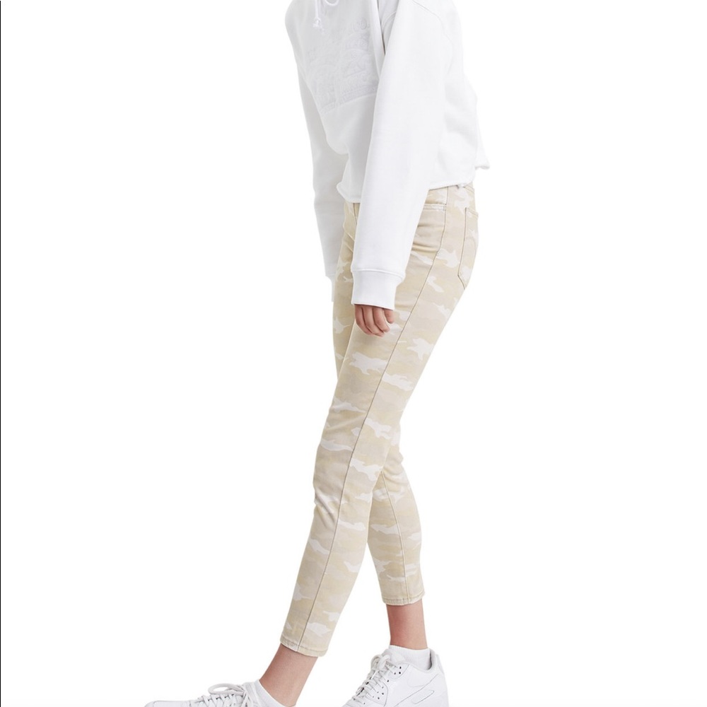 NWT | Levi | 720 High Rise Cropped Skinny Jean - Picture 6 of 12